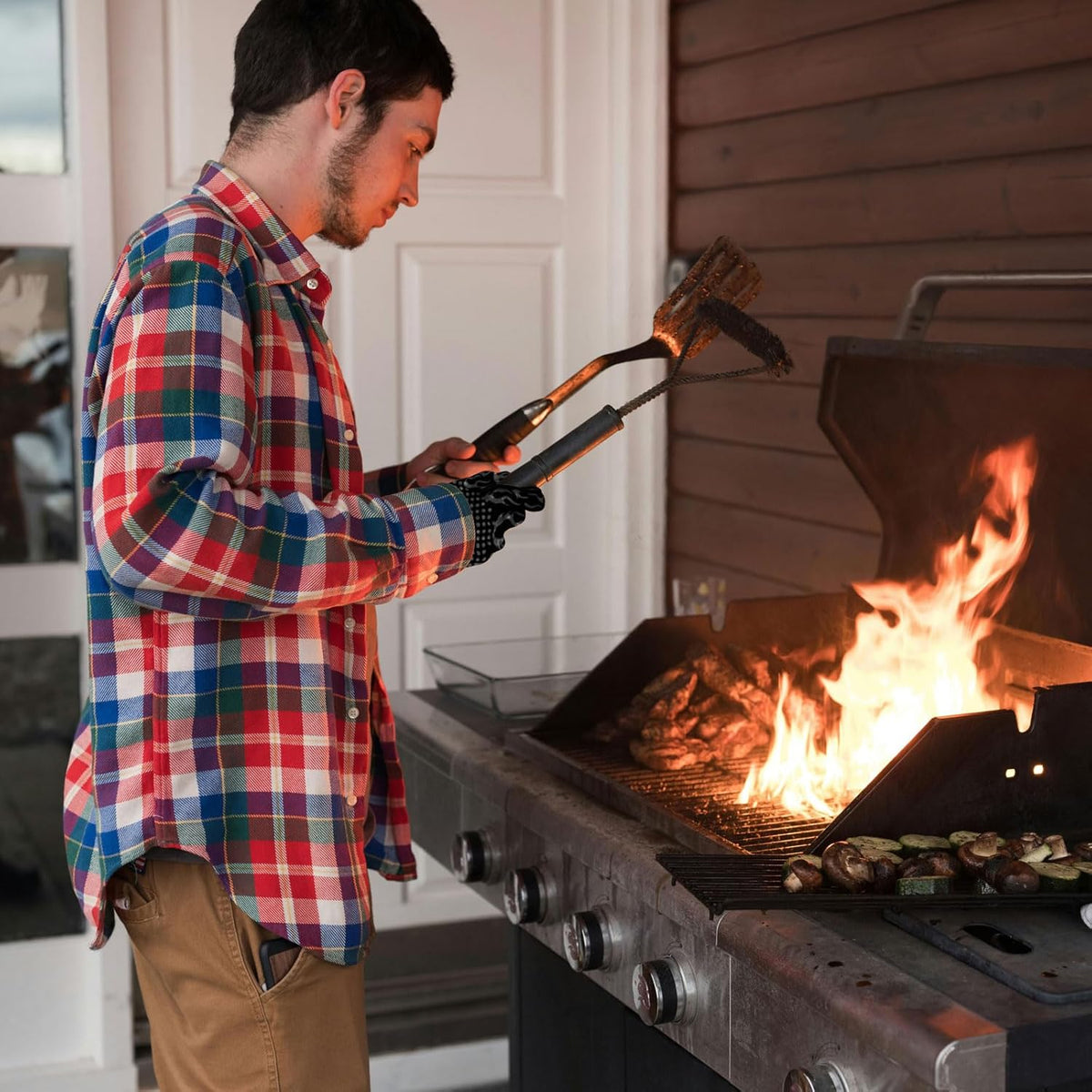 1 Pair Grill Oven Mitts, 1472°F Heat Resistant BBQ Gloves for Cooking, Non-Slip Silicone Oven Gloves, Barbecue Grill Gloves BBQ Mitts (Black-Flame Pattern)